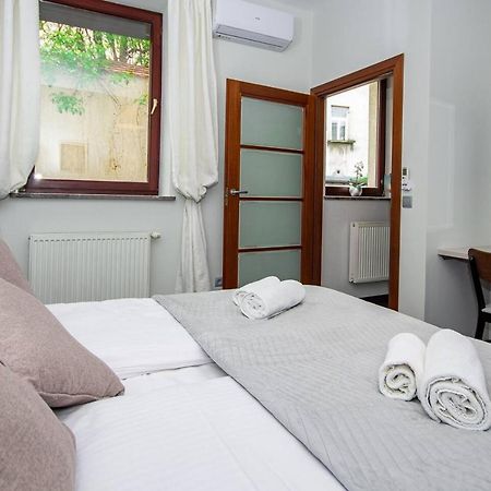 Inpoint 2-Bedrooms Apartment With Private Garden And Free Parking 크라쿠프 외부 사진