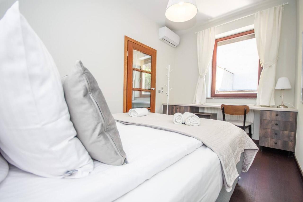 Inpoint 2-Bedrooms Apartment With Private Garden And Free Parking 크라쿠프 외부 사진