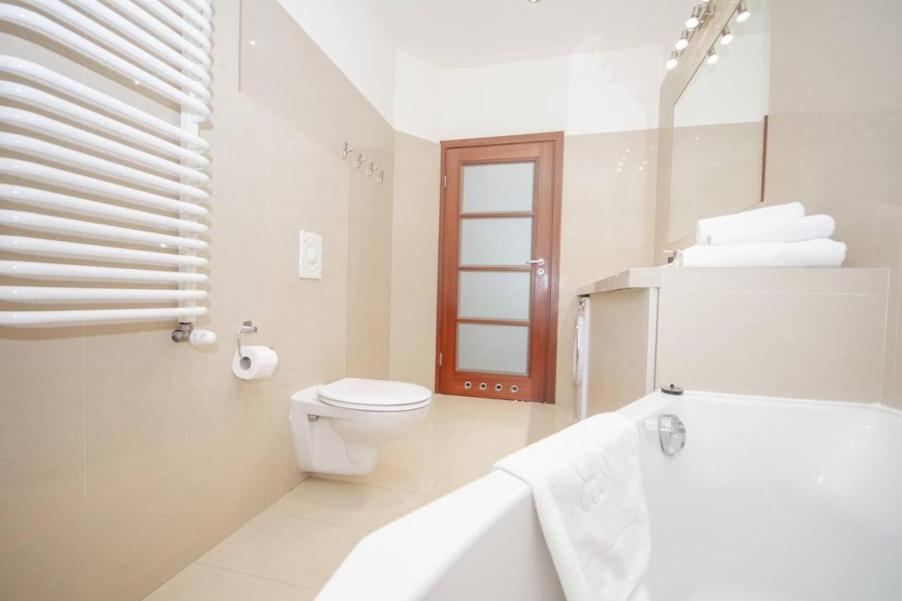 Inpoint 2-Bedrooms Apartment With Private Garden And Free Parking 크라쿠프 외부 사진