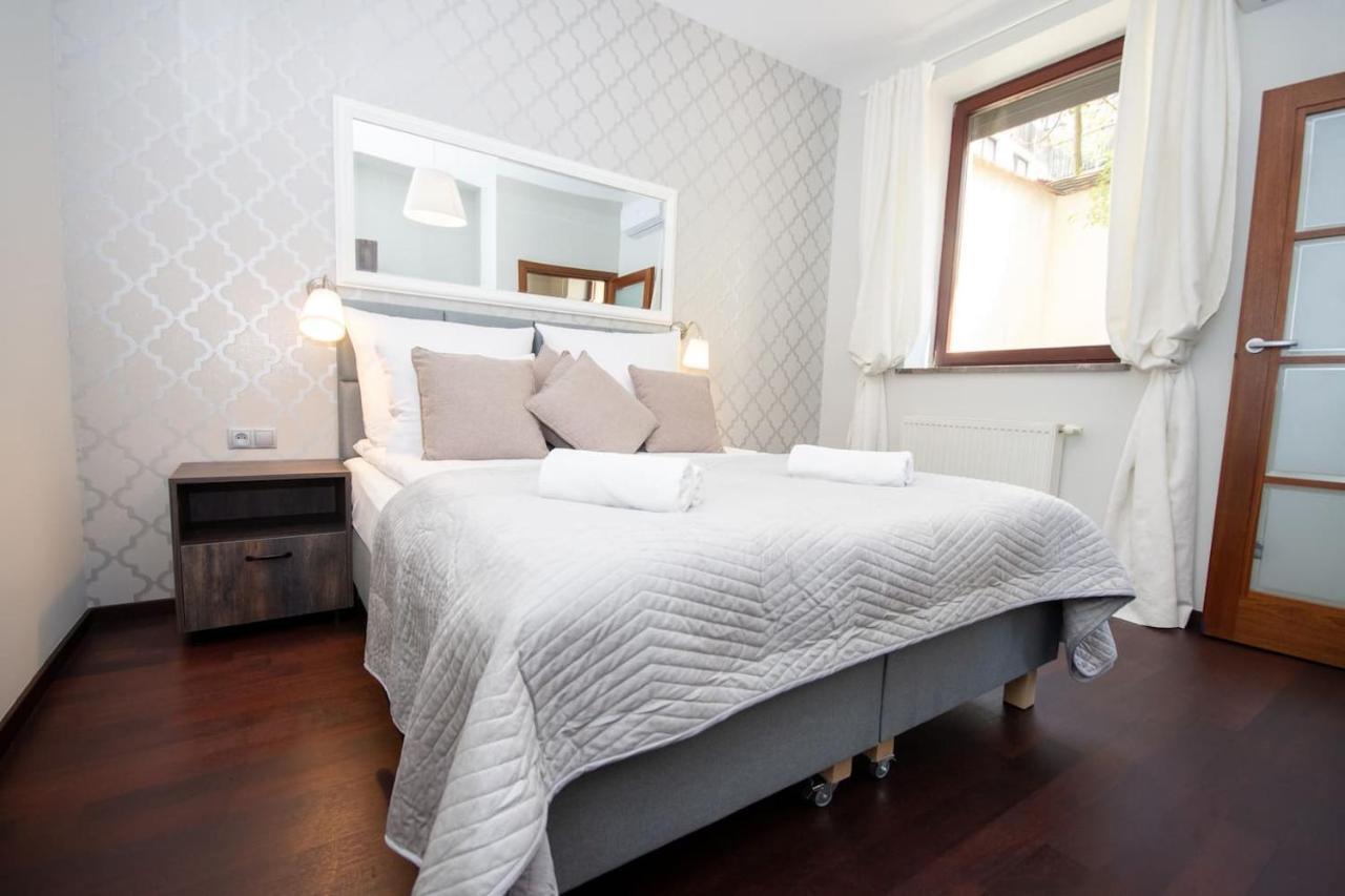 Inpoint 2-Bedrooms Apartment With Private Garden And Free Parking 크라쿠프 외부 사진